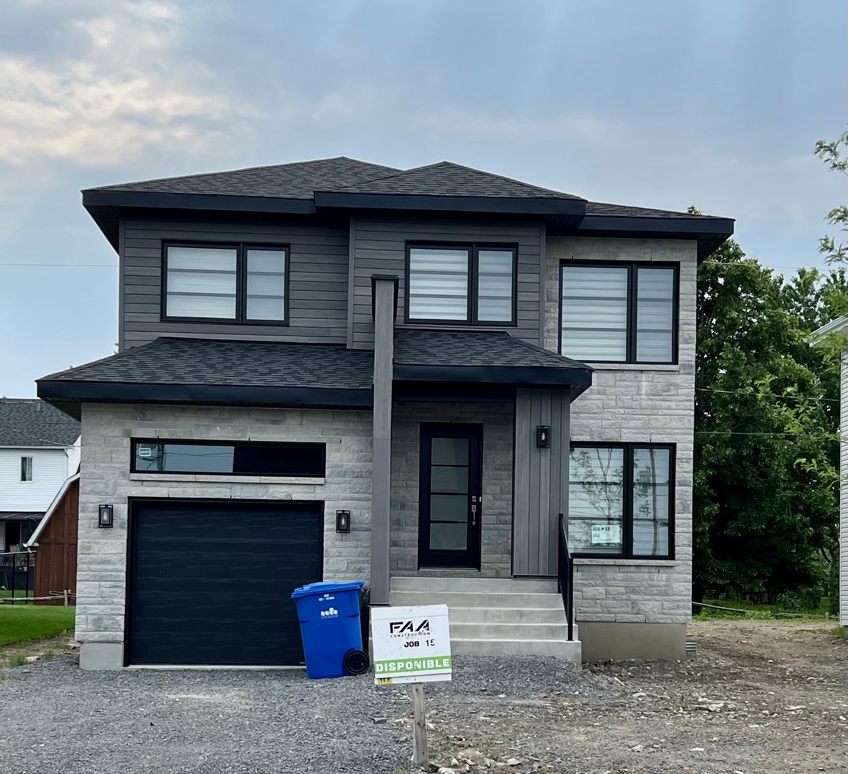 Maison à étages — Av. de la Traversée, Salaberry-de-Valleyfield (Grande-Île)